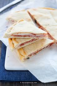 Focaccia farcita prosciutto e formaggio