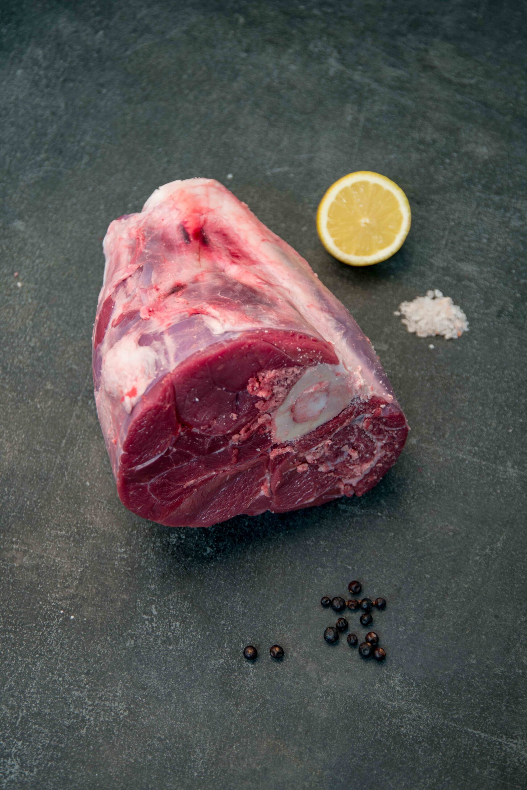 Stinco con osso di bovino adulto piemontese